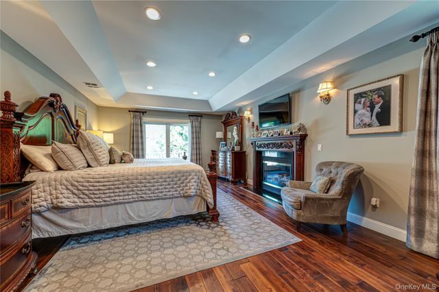 67 Sunny Road, Saint James, NY 11780
