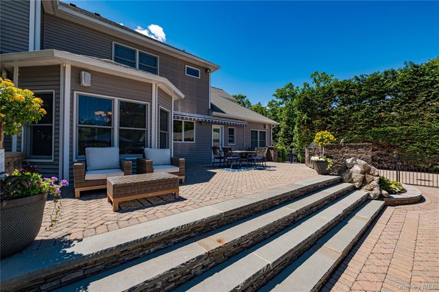 67 Sunny Road, Saint James, NY 11780