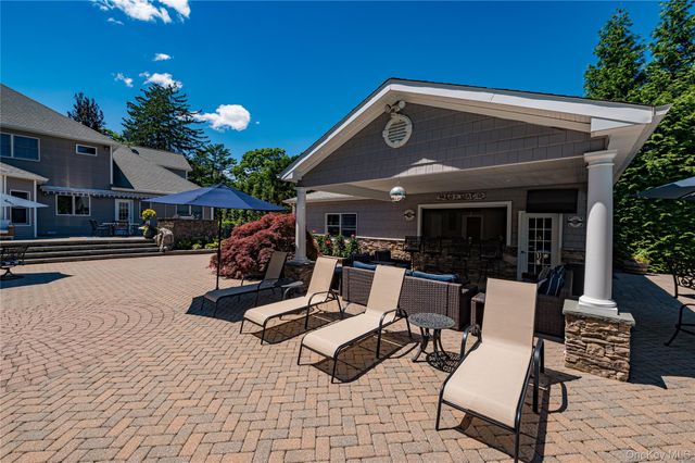 67 Sunny Road, Saint James, NY 11780
