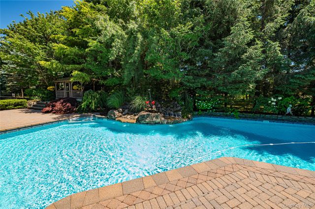 67 Sunny Road, Saint James, NY 11780