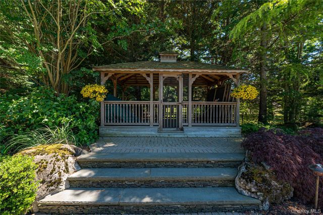 67 Sunny Road, Saint James, NY 11780