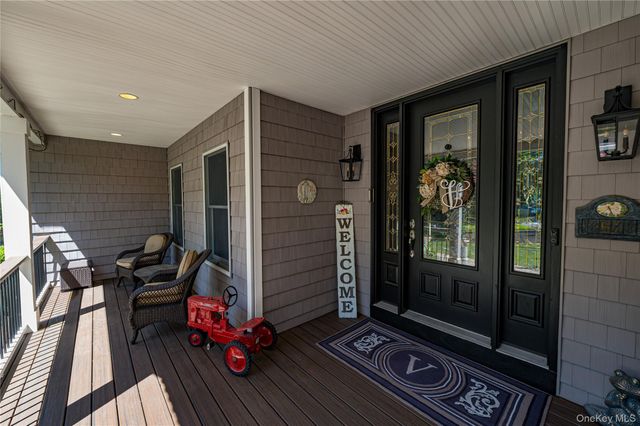 67 Sunny Road, Saint James, NY 11780