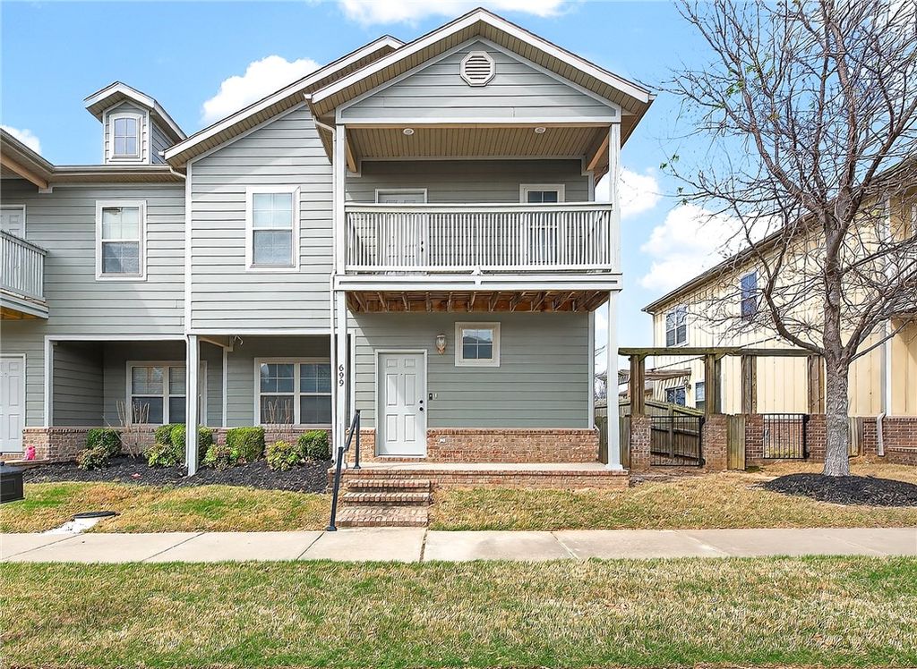 699 N Wordsworth Lane, Fayetteville, AR 72704