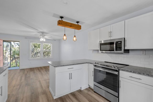 404 Saint Charles Court Court, Charleston, SC 29407