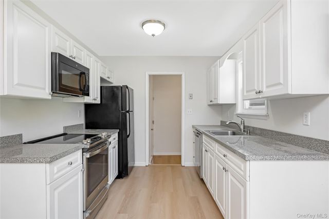 93 Raynor Road, Ridge, NY 11961