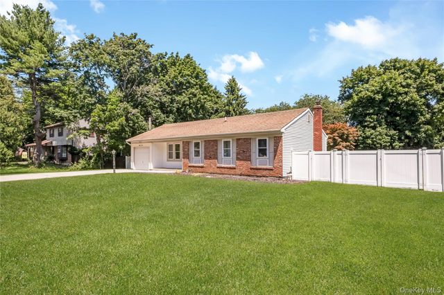 93 Raynor Road, Ridge, NY 11961