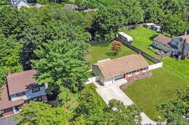 93 Raynor Road, Ridge, NY 11961