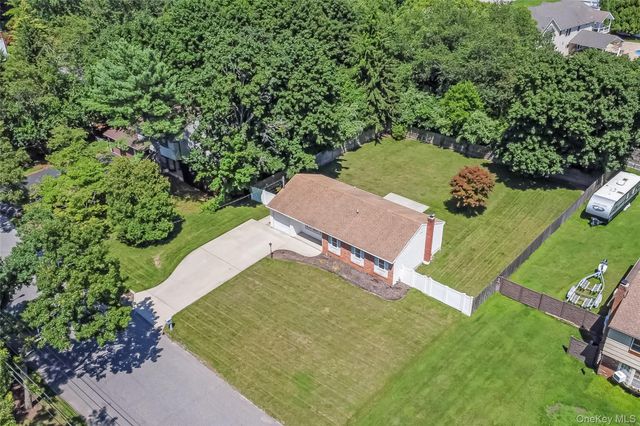 93 Raynor Road, Ridge, NY 11961