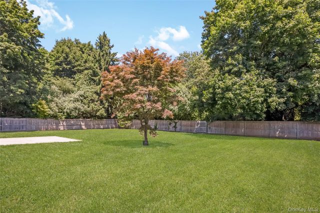 93 Raynor Road, Ridge, NY 11961