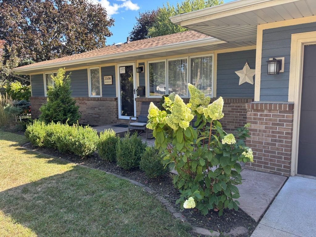 2508 34th Avenue NE, Saint Anthony, MN 55418