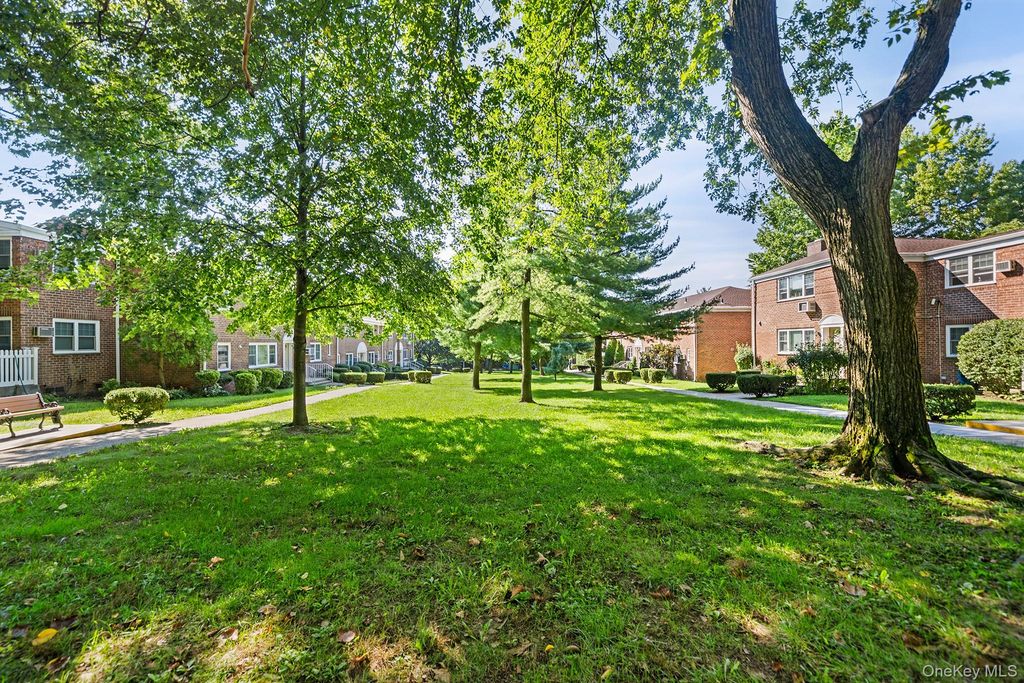 230-04 Kingsbury Avenue A, Oakland Gardens, NY 11364 — photo 3