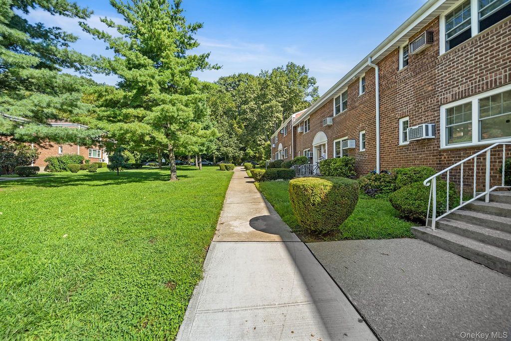 230-04 Kingsbury Avenue A, Oakland Gardens, NY 11364 — photo 4