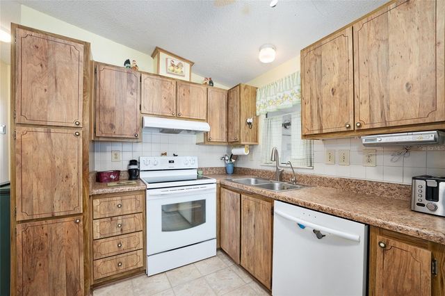 1874 W SCHWARTZ BOULEVARD, The Villages, FL 32159