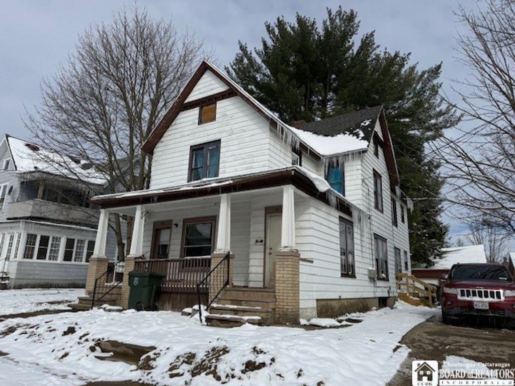 12 Crown Street, Jamestown, NY 14701