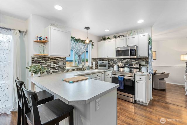 5776 Gateway Lane NE, Bremerton, WA 98311