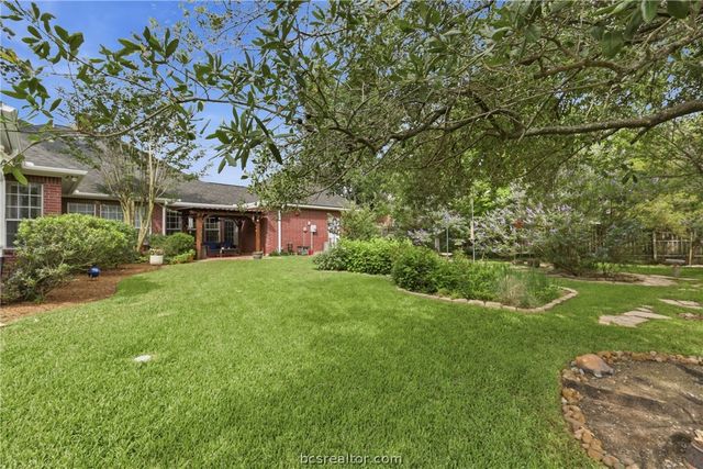 8407 Whiterose Court, College Station, TX 77845