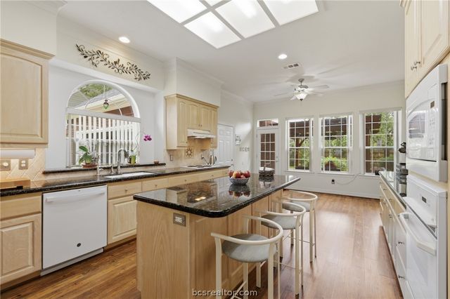 8407 Whiterose Court, College Station, TX 77845