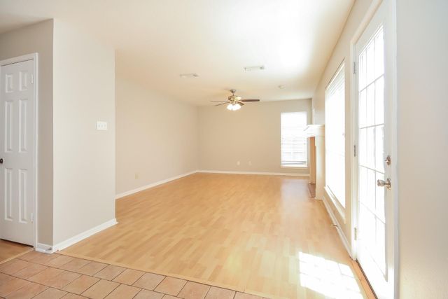 1039 Wentworth Drive, Pearland, TX 77584