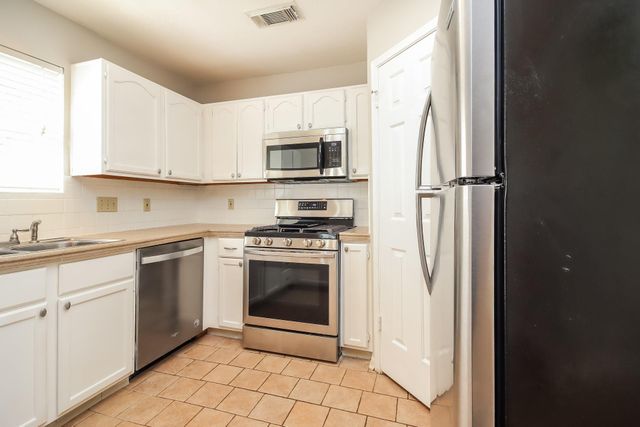 1039 Wentworth Drive, Pearland, TX 77584