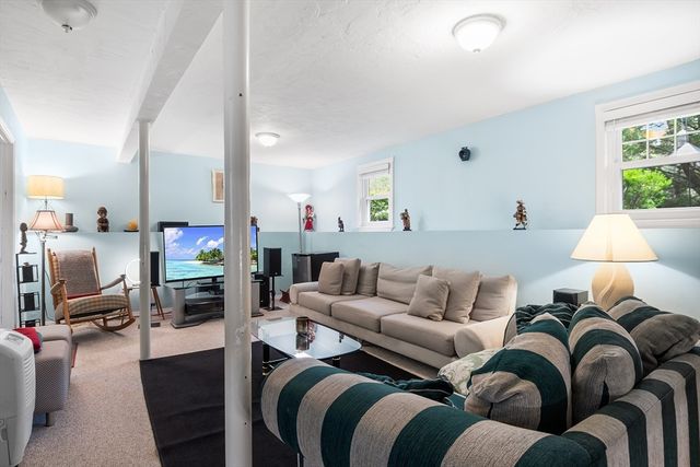 19 Hood Dr, Plymouth, MA 02360
