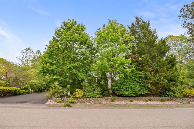 19 Hood Dr, Plymouth, MA 02360