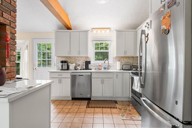 19 Hood Dr, Plymouth, MA 02360