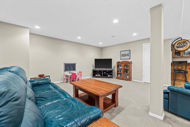 W155N6631 Blue Heron DRIVE, Menomonee Falls, WI 53051