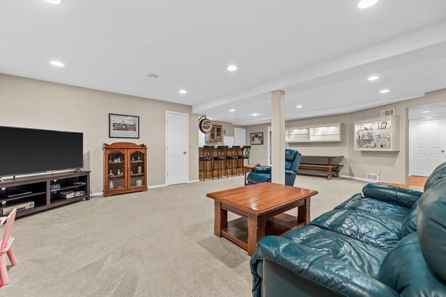 W155N6631 Blue Heron DRIVE, Menomonee Falls, WI 53051