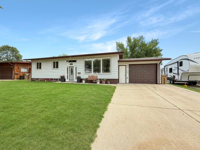 2149 1st Ave. SW, Minot, ND 58701