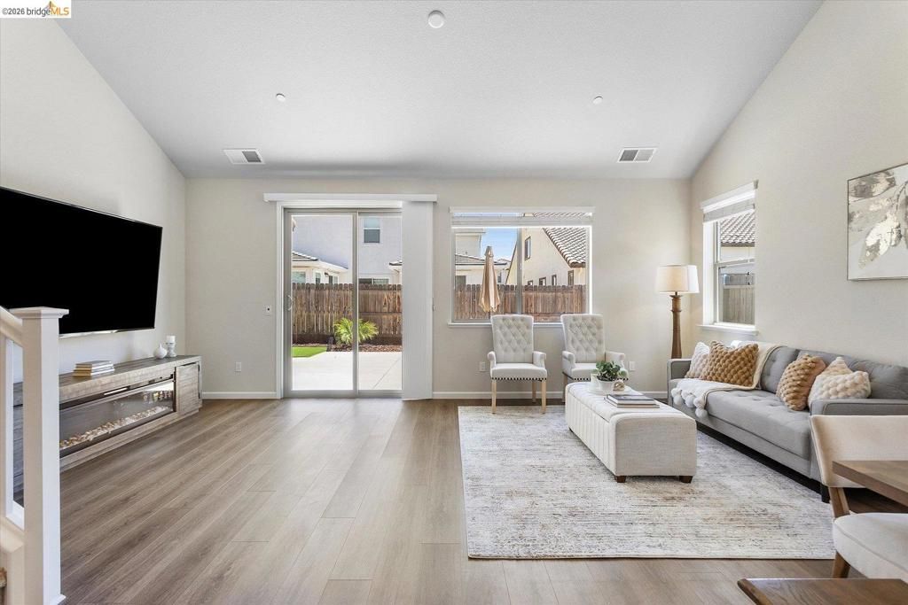 Image 15 of property listing at 4352 Vanguard DR, Modesto, CA 95356
