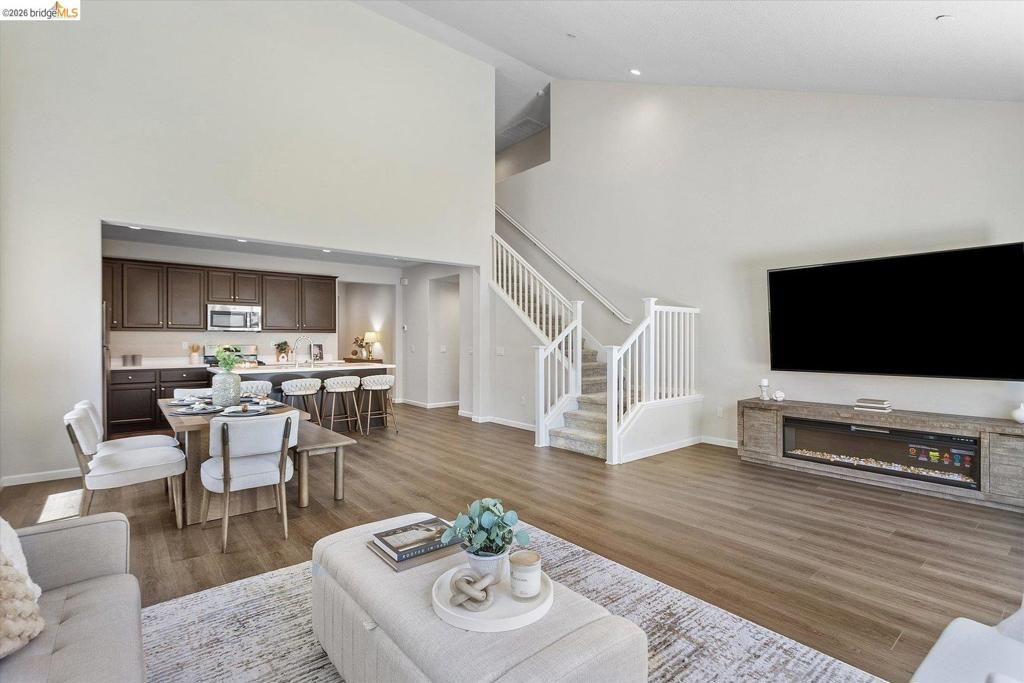 Image 16 of property listing at 4352 Vanguard DR, Modesto, CA 95356