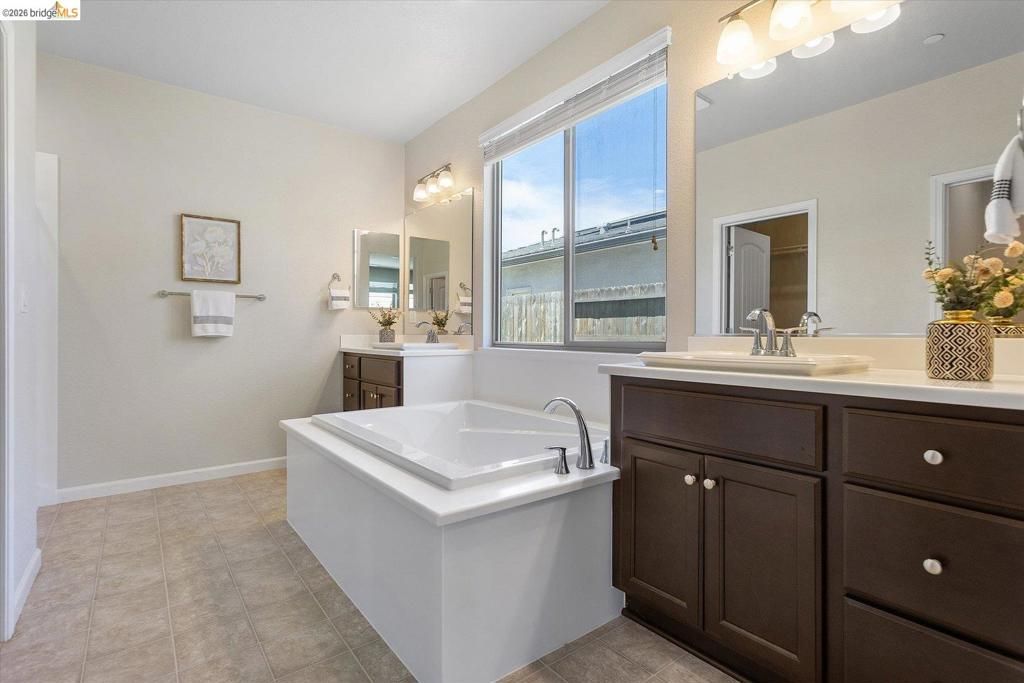 Image 23 of property listing at 4352 Vanguard DR, Modesto, CA 95356
