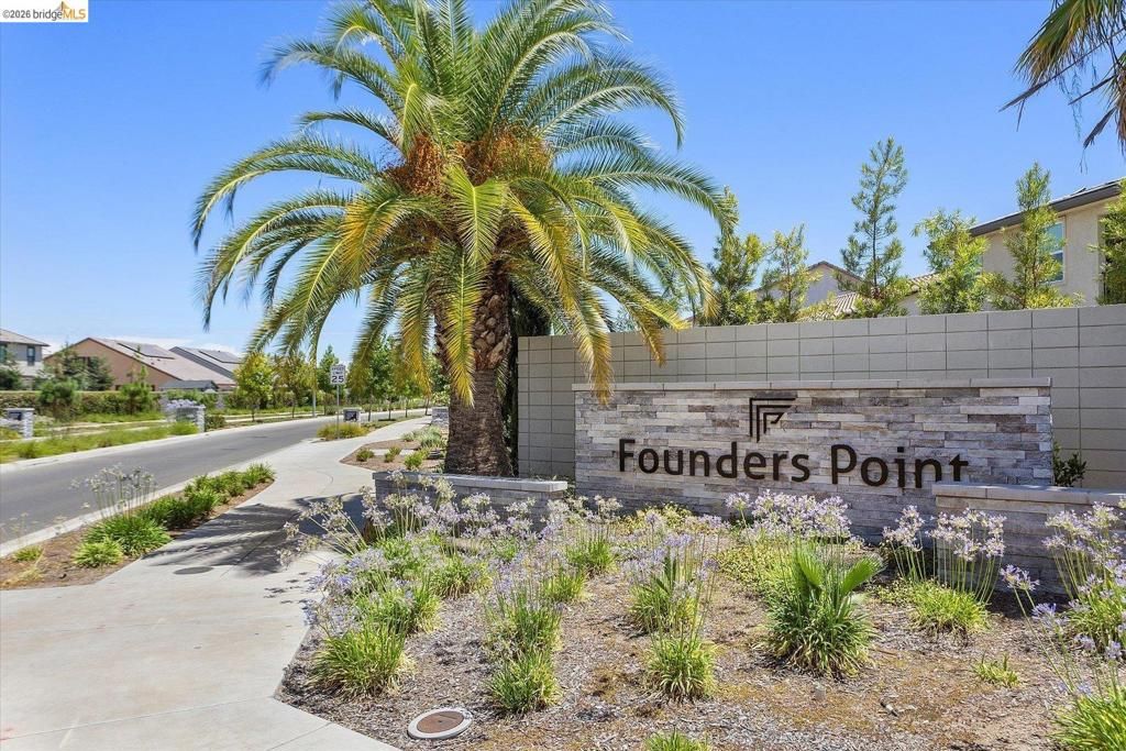 Image 36 of property listing at 4352 Vanguard DR, Modesto, CA 95356