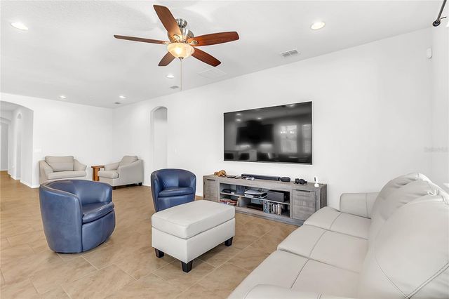 121 WHIRLAWAY DRIVE, Davenport, FL 33837