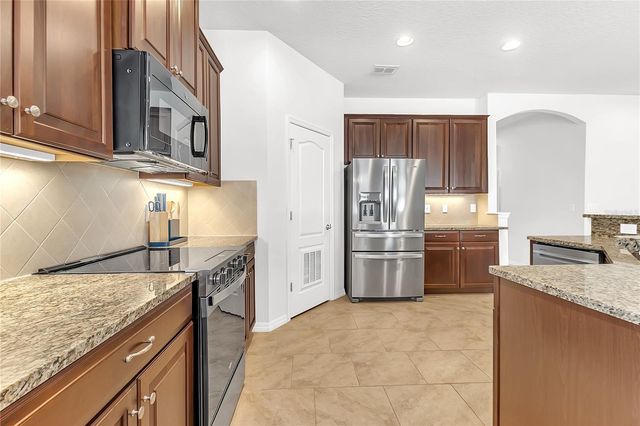 121 WHIRLAWAY DRIVE, Davenport, FL 33837