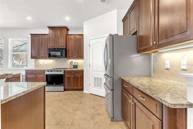 121 WHIRLAWAY DRIVE, Davenport, FL 33837