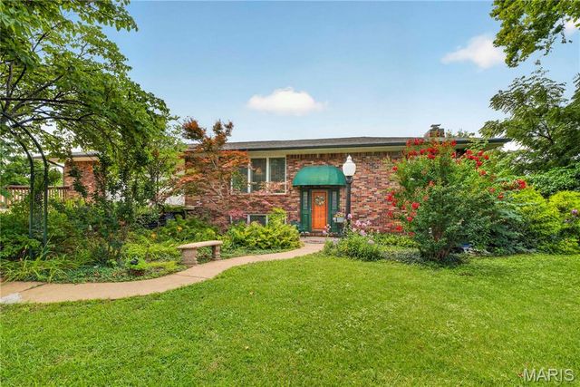 4444 Baumgartner Road, St Louis, MO 63129