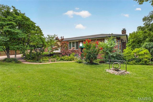 4444 Baumgartner Road, St Louis, MO 63129