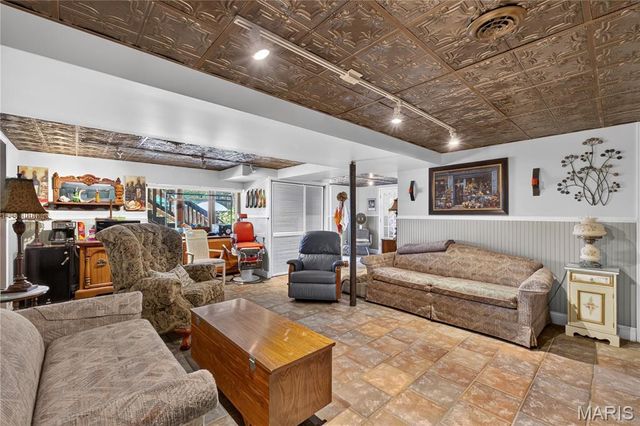 4444 Baumgartner Road, St Louis, MO 63129