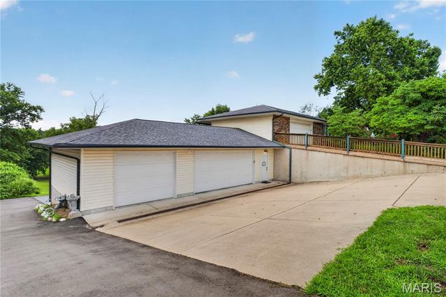 4444 Baumgartner Road, St Louis, MO 63129