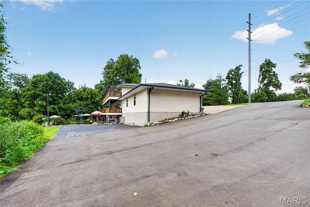 4444 Baumgartner Road, St Louis, MO 63129
