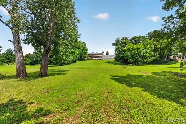 4444 Baumgartner Road, St Louis, MO 63129