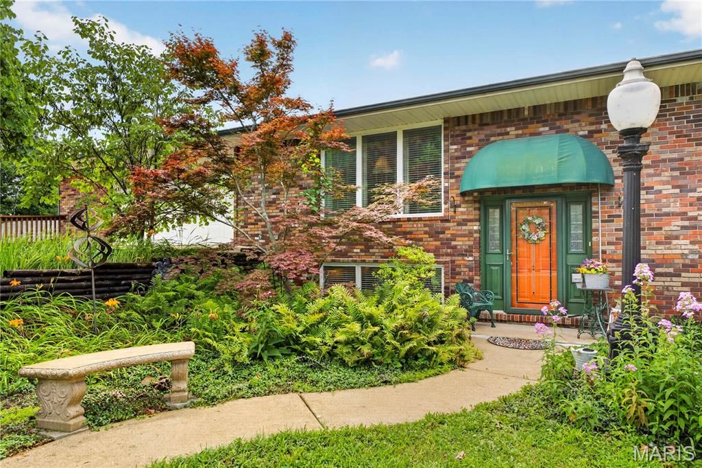4444 Baumgartner Road, St Louis, MO 63129