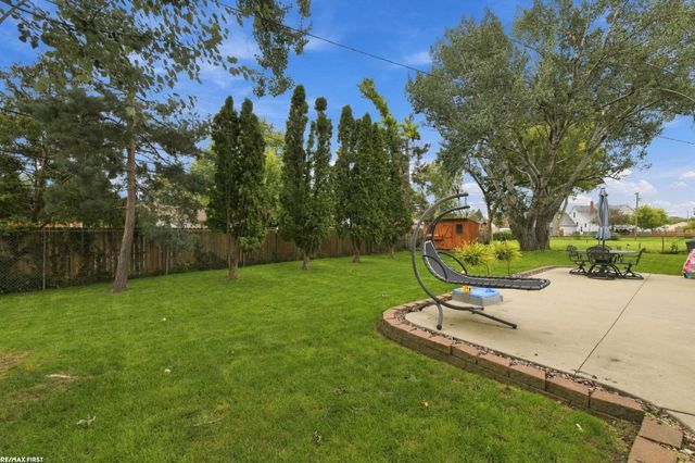 23789 Whitley, Clinton Township, MI 48035