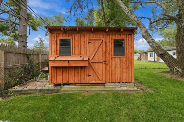 23789 Whitley, Clinton Township, MI 48035
