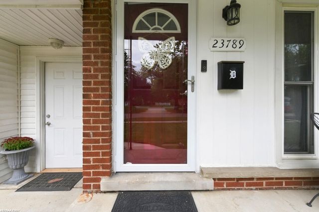 23789 Whitley, Clinton Township, MI 48035