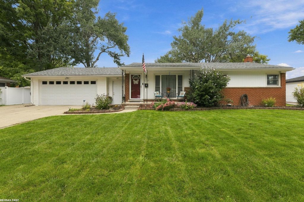 23789 Whitley, Clinton Township, MI 48035