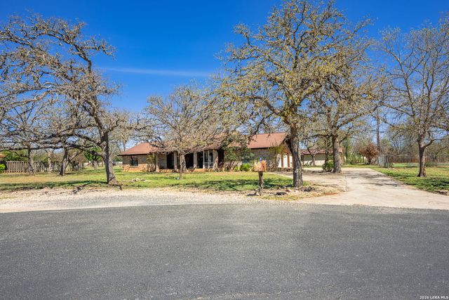 162 Oak Wood Rd, Kerrville, TX 78028