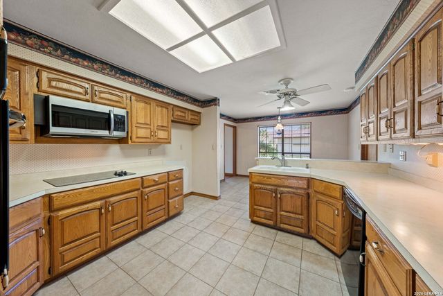 162 Oak Wood Rd, Kerrville, TX 78028