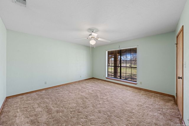 162 Oak Wood Rd, Kerrville, TX 78028